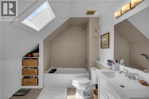 30 Sunset Avenue, Hamilton, ON - Indoor Photo Showing Bathroom