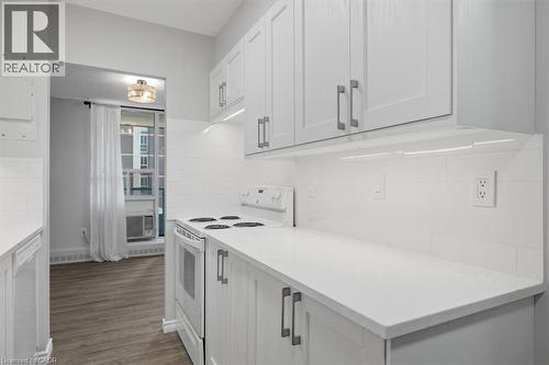 1968 Main Street W Unit# 404, Hamilton, ON - Indoor Photo Showing Kitchen