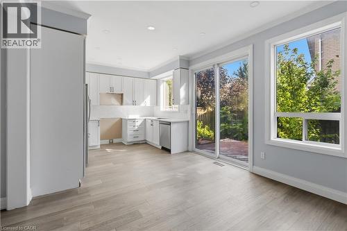 930 Lancaster Boulevard, Milton, ON - Indoor Photo Showing Kitchen