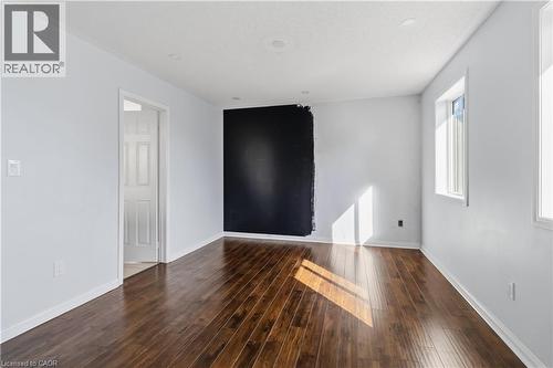 930 Lancaster Boulevard, Milton, ON - Indoor Photo Showing Other Room