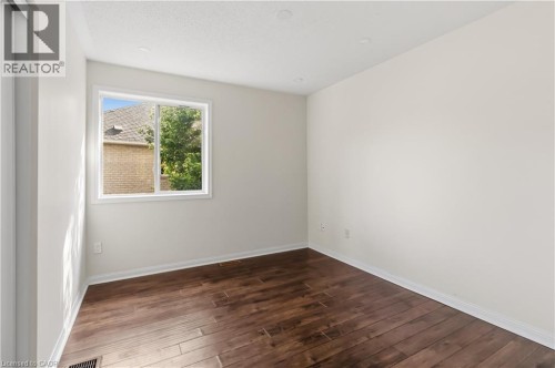 930 Lancaster Boulevard, Milton, ON - Indoor Photo Showing Other Room