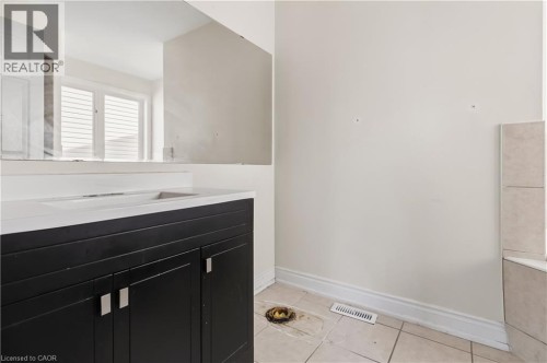 930 Lancaster Boulevard, Milton, ON - Indoor