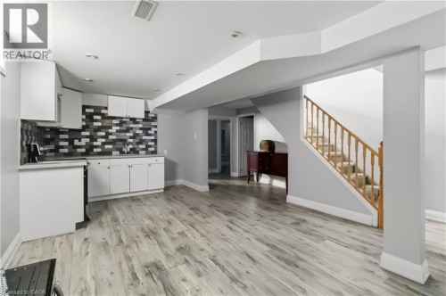 930 Lancaster Boulevard, Milton, ON - Indoor Photo Showing Kitchen