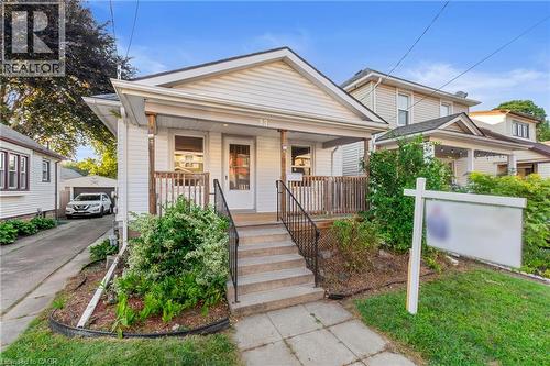 93 SHERWOOD Avenue  St. Catharines, ON L2R 1X4