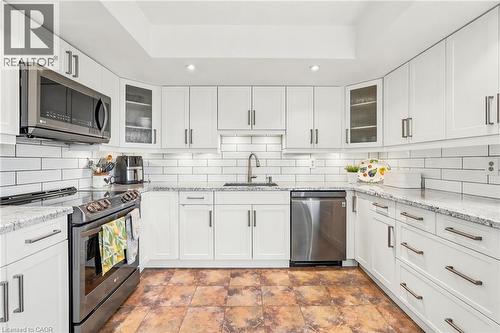 1201 North Shore Boulevard E Unit# 1003, Burlington, ON - Indoor Photo Showing Kitchen With Upgraded Kitchen