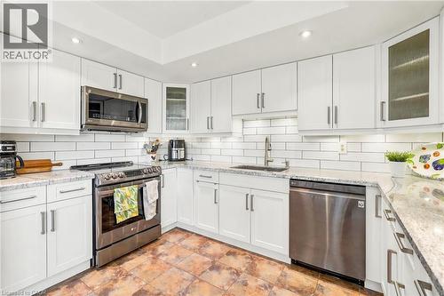 1201 North Shore Boulevard E Unit# 1003, Burlington, ON - Indoor Photo Showing Kitchen With Upgraded Kitchen
