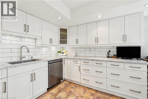 1201 North Shore Boulevard E Unit# 1003, Burlington, ON - Indoor Photo Showing Kitchen With Upgraded Kitchen