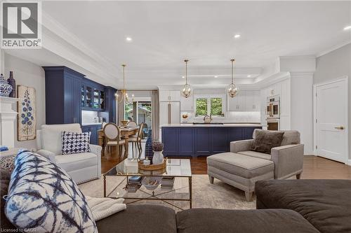302 Harmony Road, Hamilton, ON - Indoor Photo Showing Living Room