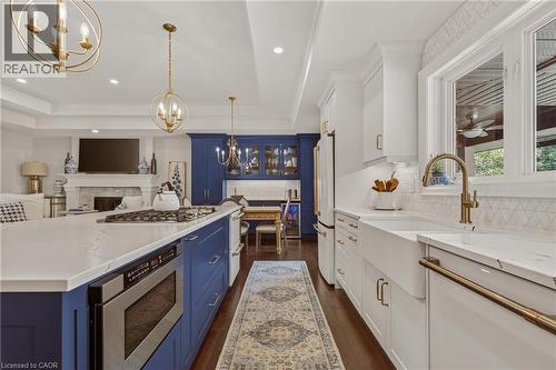 302 Harmony Road, Hamilton, ON - Indoor Photo Showing Kitchen With Upgraded Kitchen