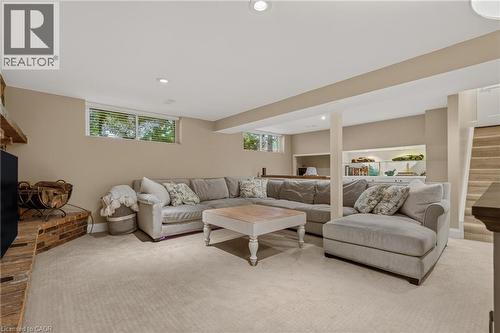 302 Harmony Road, Hamilton, ON - Indoor Photo Showing Living Room