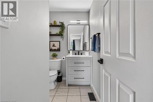 226 Dicenzo Drive, Hamilton, ON - Indoor Photo Showing Bathroom