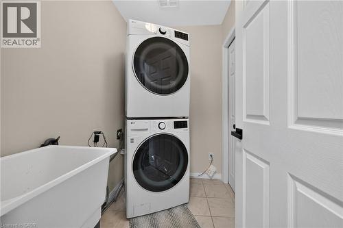 226 Dicenzo Drive, Hamilton, ON - Indoor Photo Showing Laundry Room