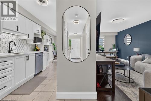 226 Dicenzo Drive, Hamilton, ON - Indoor Photo Showing Kitchen