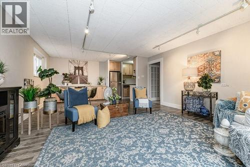 75 Hazelglen Drive Unit# 308, Kitchener, ON - Indoor Photo Showing Living Room