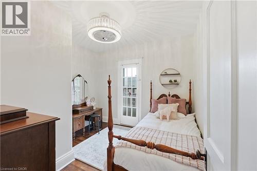 2 Cottage Avenue, Hamilton, ON - Indoor Photo Showing Bedroom