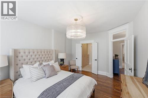 2 Cottage Avenue, Hamilton, ON - Indoor Photo Showing Bedroom