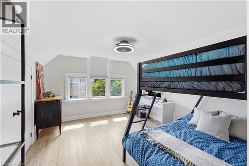 2 Cottage Avenue, Hamilton, ON - Indoor Photo Showing Bedroom