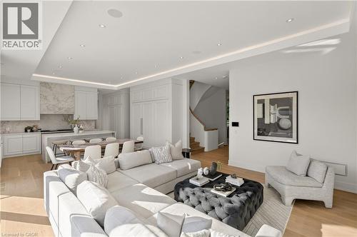 146 Third Line, Oakville, ON - Indoor Photo Showing Living Room