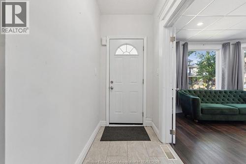 855 LINCOLN Unit# MAIN FLOOR , Windsor, Ontario N8Y 2G9 5