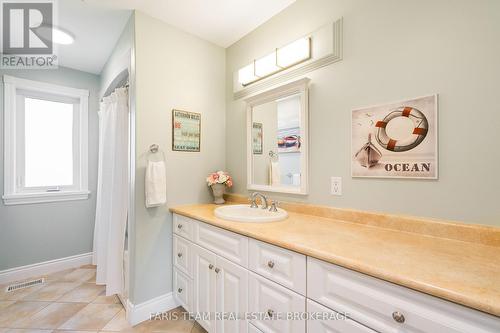 130 Concession 15 W, Tiny, ON - Indoor Photo Showing Bathroom