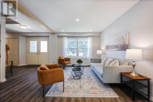 364 Stoneheight Place, Waterloo, ON - Indoor Photo Showing Living Room