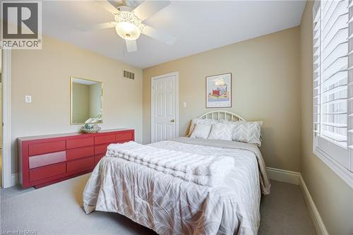 Bright room with neutral wall paint and light-colored carpeting - 4278 Clubview Drive, Burlington, ON - Indoor Photo Showing Bedroom