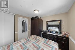 Bedroom 2 with double closet - 