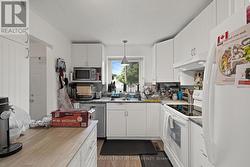 Bright window & deep double sink - 