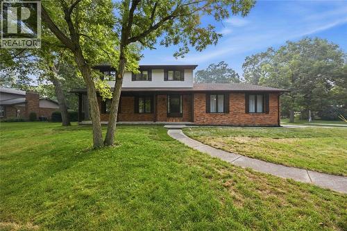 12 TWIN PINES CRESCENT  Sarnia, ON N7X 1E5