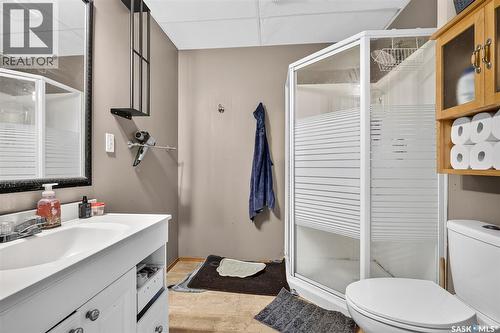 1355 Manitou Crescent, Moose Jaw, SK - Indoor Photo Showing Bathroom