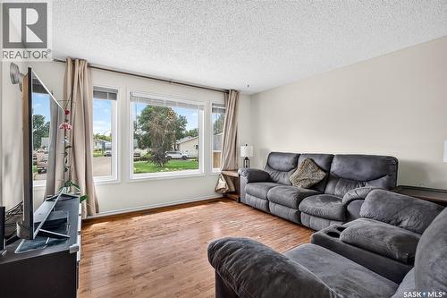 1355 Manitou Crescent, Moose Jaw, SK - Indoor Photo Showing Living Room