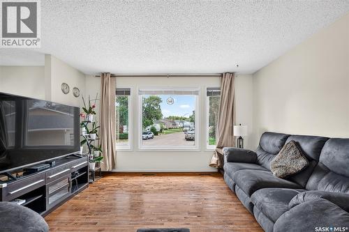 1355 Manitou Crescent, Moose Jaw, SK - Indoor Photo Showing Living Room