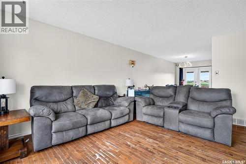 1355 Manitou Crescent, Moose Jaw, SK - Indoor Photo Showing Living Room