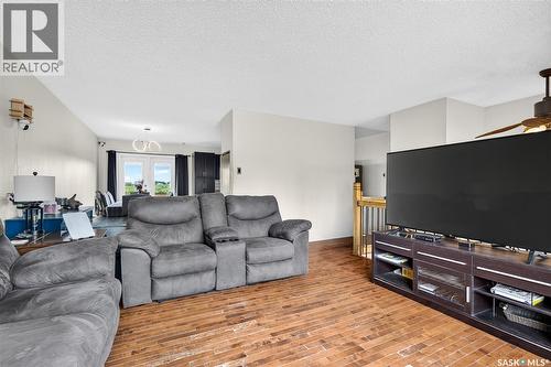 1355 Manitou Crescent, Moose Jaw, SK - Indoor Photo Showing Living Room