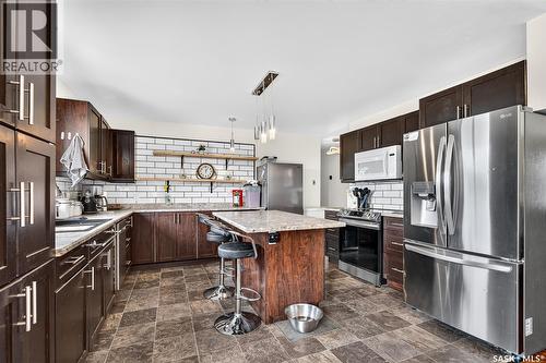 1355 Manitou Crescent, Moose Jaw, SK - Indoor Photo Showing Kitchen With Upgraded Kitchen