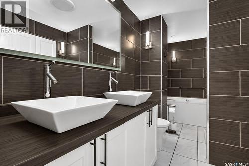 1355 Manitou Crescent, Moose Jaw, SK - Indoor Photo Showing Bathroom