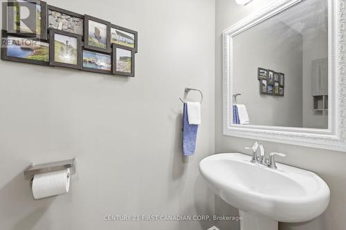 12 Glenwood Street, St. Thomas, ON - Indoor Photo Showing Bathroom