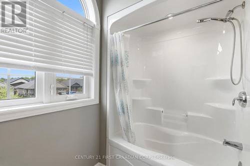 12 Glenwood Street, St. Thomas, ON - Indoor Photo Showing Bathroom