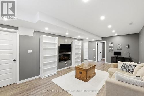 12 Glenwood Street, St. Thomas, ON - Indoor Photo Showing Living Room
