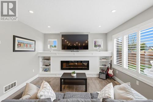 12 Glenwood Street, St. Thomas, ON - Indoor Photo Showing Living Room With Fireplace