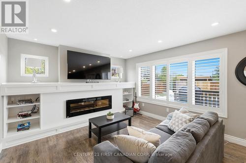 12 Glenwood Street, St. Thomas, ON - Indoor Photo Showing Living Room With Fireplace
