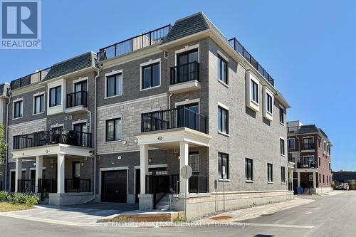 11 CANTON LANE  Whitchurch-Stouffville, ON L4A 4W8