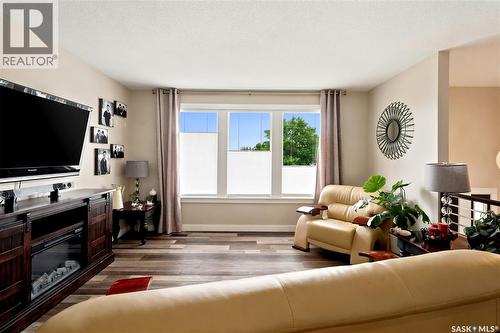 1645 Smith Street, Moose Jaw, SK - Indoor Photo Showing Living Room