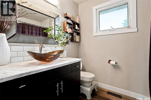 1645 Smith Street, Moose Jaw, SK - Indoor Photo Showing Bathroom