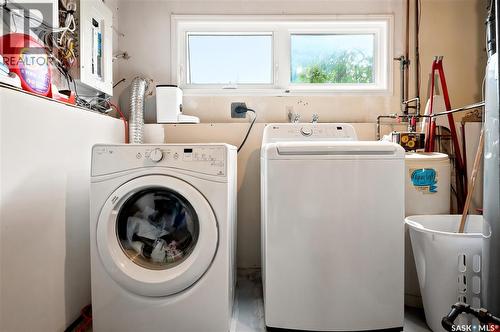 1645 Smith Street, Moose Jaw, SK - Indoor Photo Showing Laundry Room