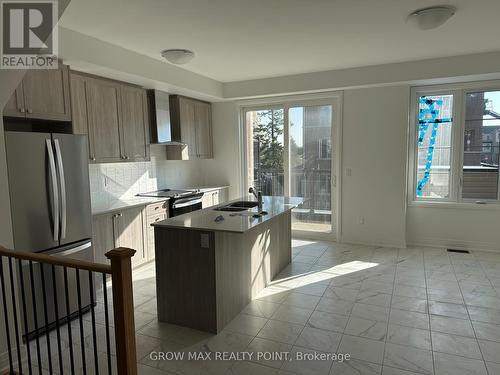 52 Waterside Way, Whitby, ON - Indoor Photo Showing Kitchen