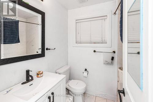 418 Fairfield Avenue, Hamilton, ON - Indoor Photo Showing Bathroom