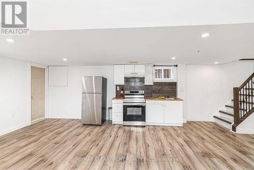 418 Fairfield Avenue, Hamilton, ON - Indoor Photo Showing Kitchen
