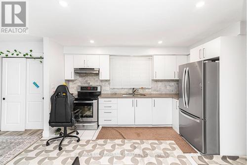 418 Fairfield Avenue, Hamilton, ON - Indoor Photo Showing Kitchen