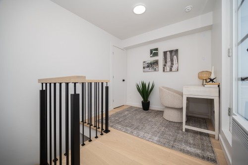 Mezzanine - 2573Z Rue Sherbrooke E., Montréal (Le Plateau-Mont-Royal), QC - Indoor Photo Showing Other Room
